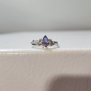Azura ring size 9